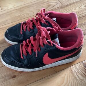 Nike Legend Black Solar Women’s Sneakers